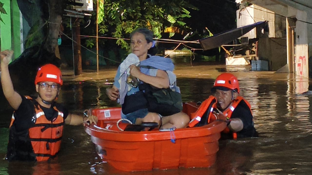 Luapan Kali Ciliwung Sebabkan Banjir di 28 RT Jaksel dan Jaktim